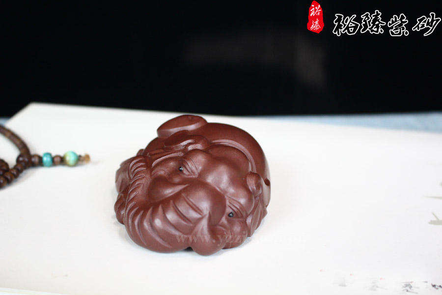 茶宠象采用宜兴原矿老紫泥制作4